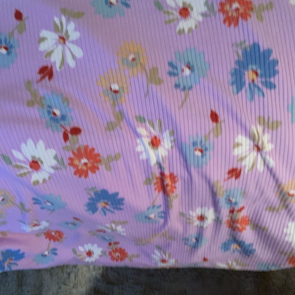 B Famous pull over top - Picture 3 of 6